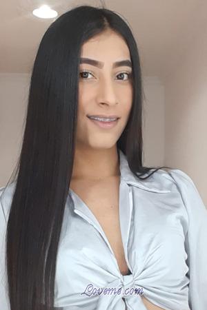 204579 - Laura Age: 23 - Colombia